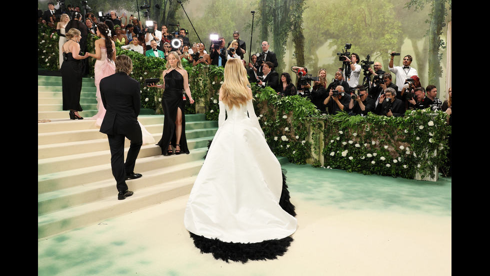 Звезди, блясък, смели и екстравагантни тоалети на Met Gala 2024