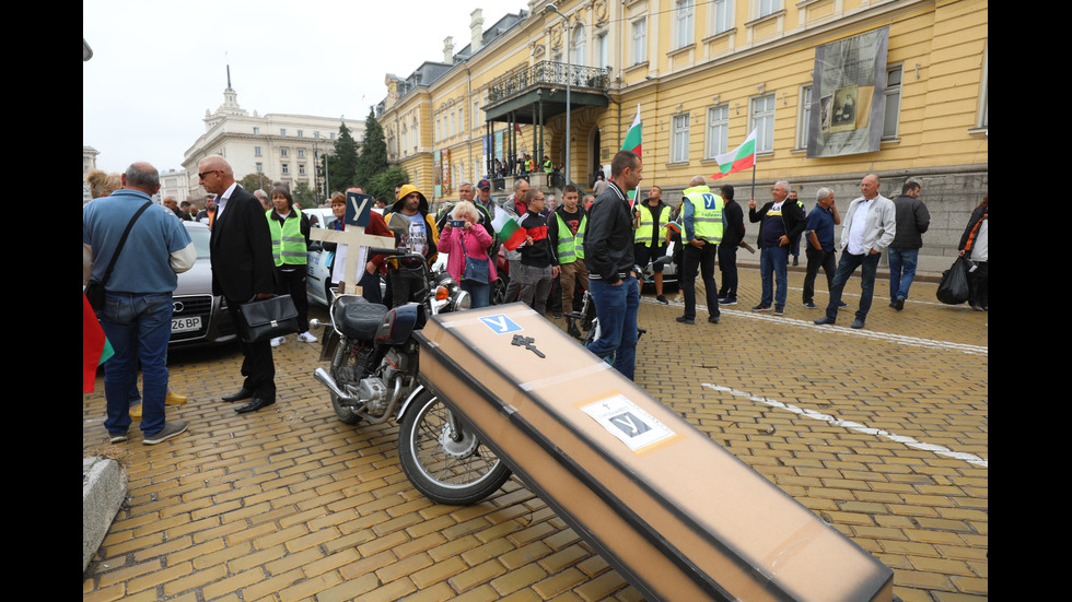 Автоинструктори излязоха на протест