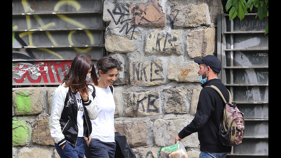 Първи ден без маски на открито