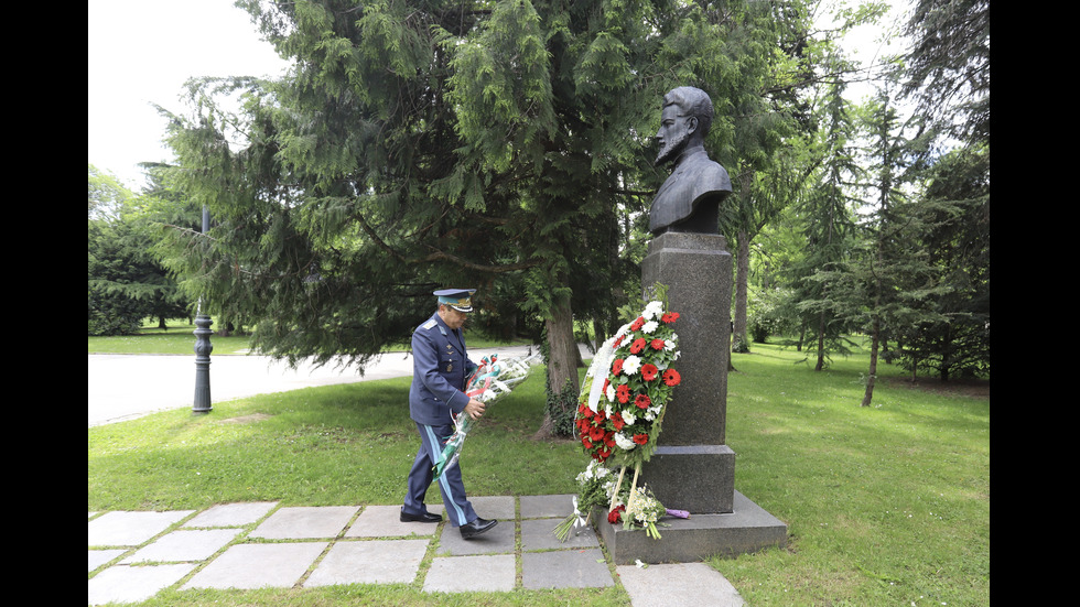 България притихна в памет на Ботев и загиналите за свободата ни