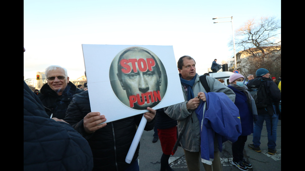 Протест пред руското посолство в София