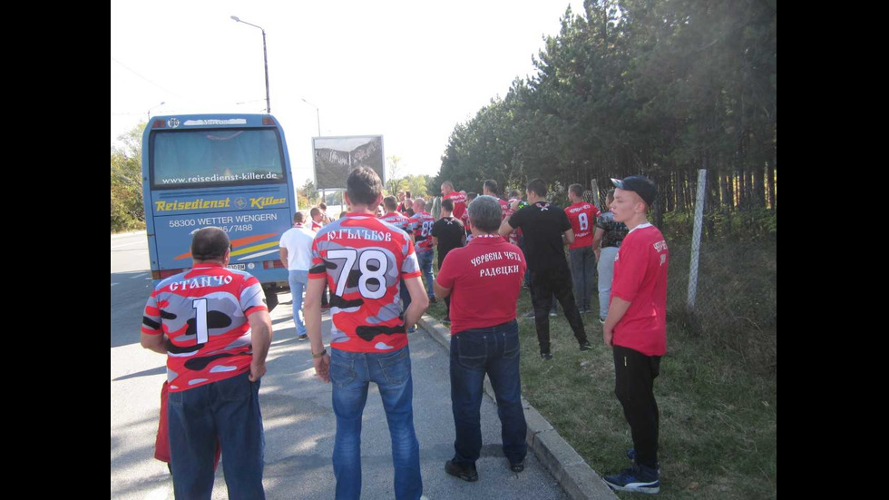 Агитки на "Левски" и ЦСКА се сбиха край Враца, има ранен