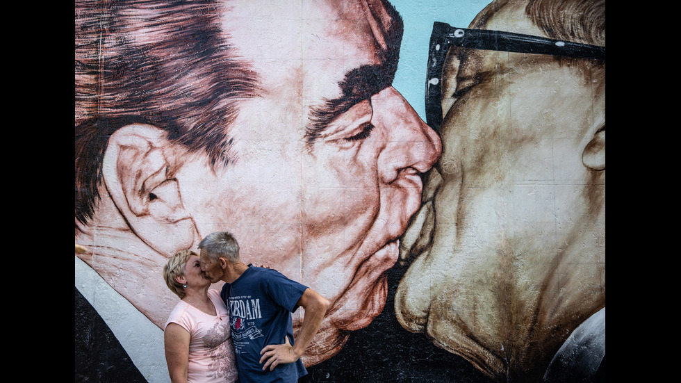 58 години от издигането на Берлинската стена