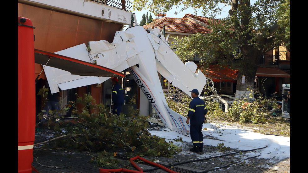 Самолет се разби в Северна Гърция (СНИМКИ)
