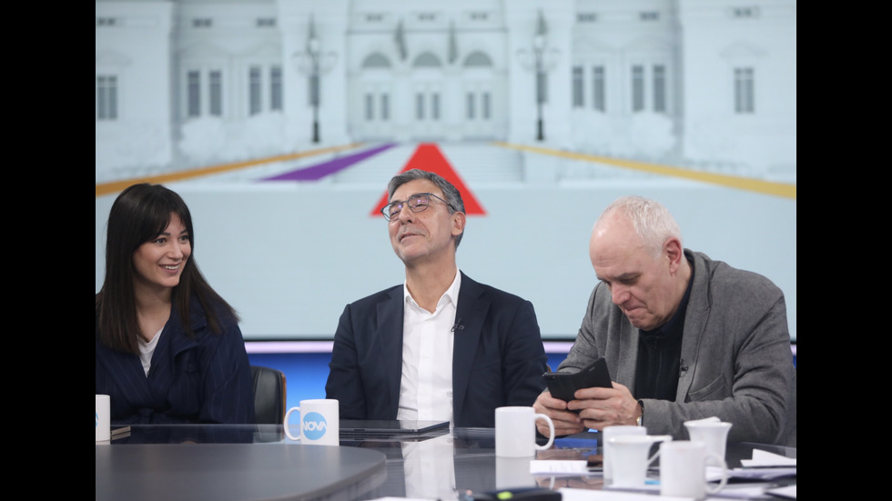 ЗАД КАДЪР: Изборният ден по NOVA В СНИМКИ