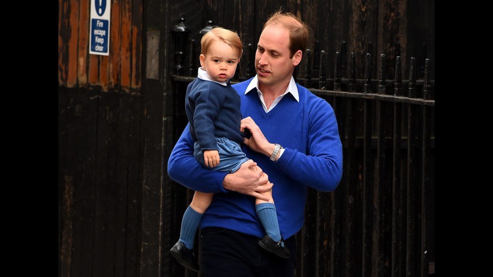 Чаровната усмивка на кралското семейство - принц Джордж на 7 (СНИМКИ)