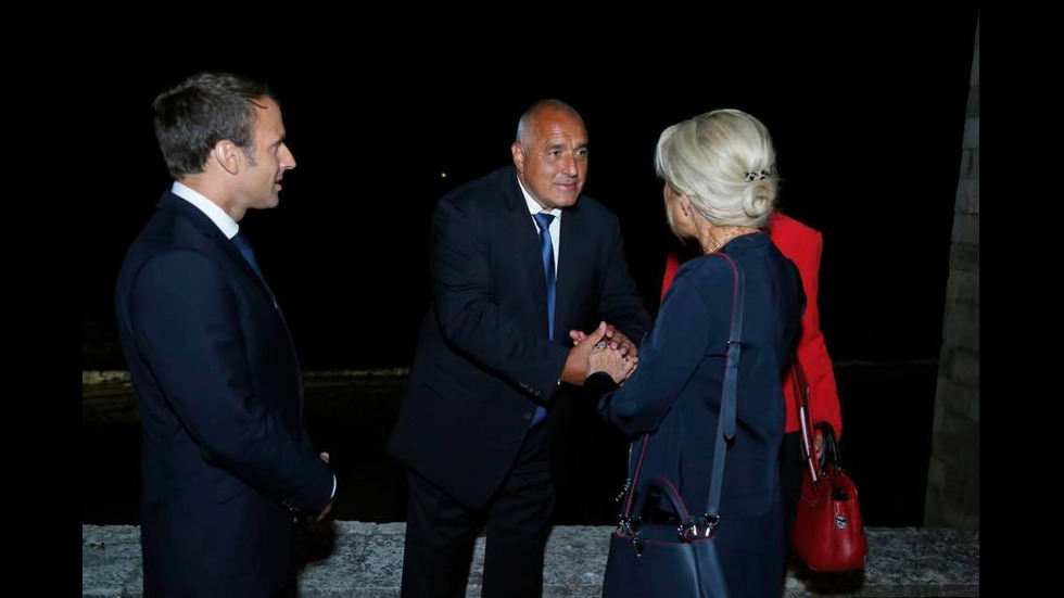 Президентът на Франция Еманюел Макрон пристигна в България