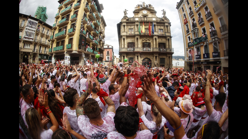 Отново надбягване с бикове в Памплона