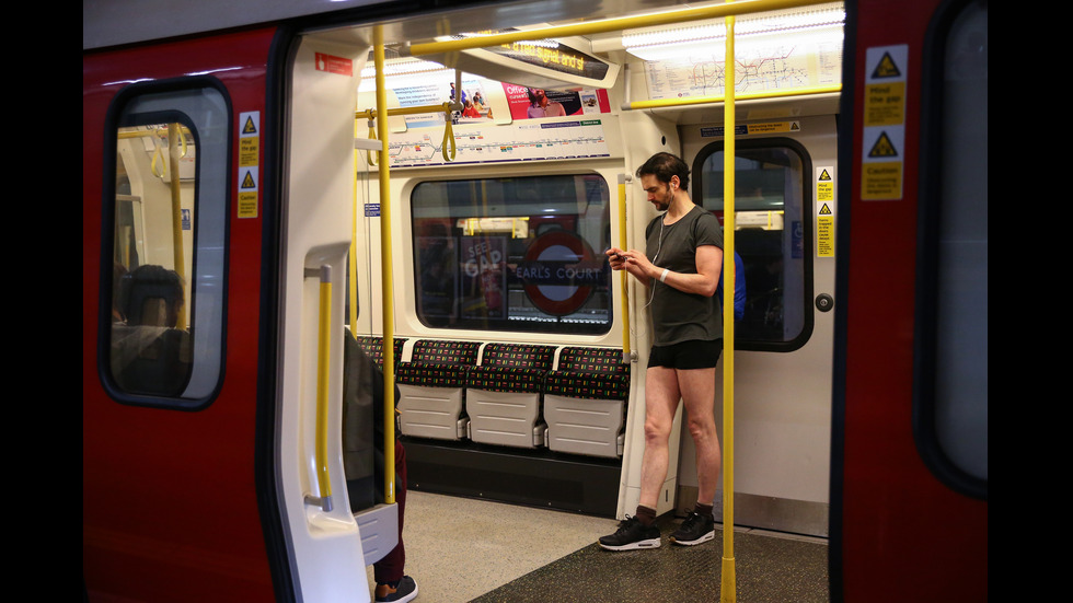 И европейците ходиха без панталони в метрото
