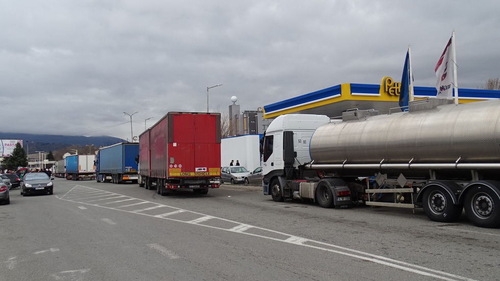 Превозвачи блокираха за кратко граничния пункт „Кулата”