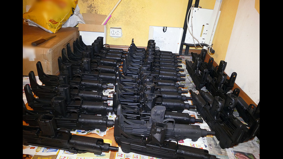 ГДБОП разби група за търговия с оръжие