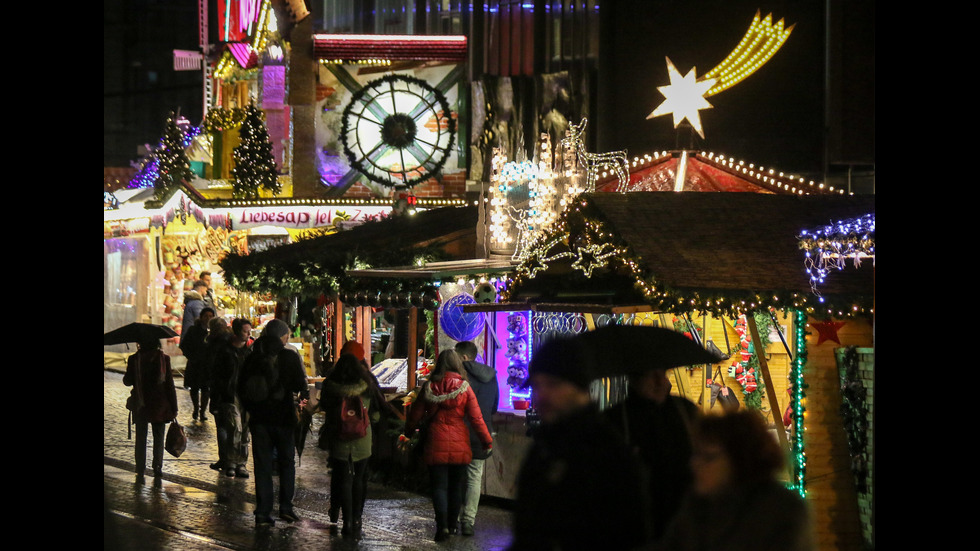 ГОДИНА СЛЕД АТЕНТАТА С КАМИОН: Коледният базар в Берлин отвори