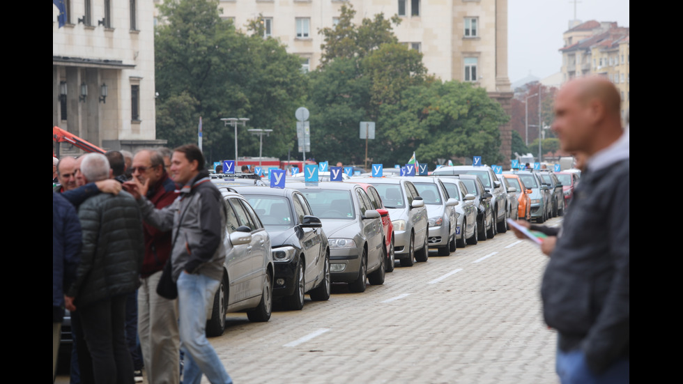 Автоинструктори излязоха на протест