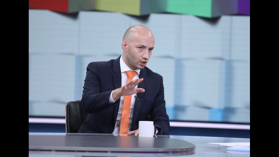 Изборното студио на NOVA - в и зад кадър