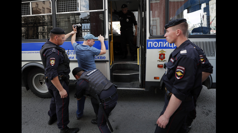 Над 200 арестувани на протест в Москва