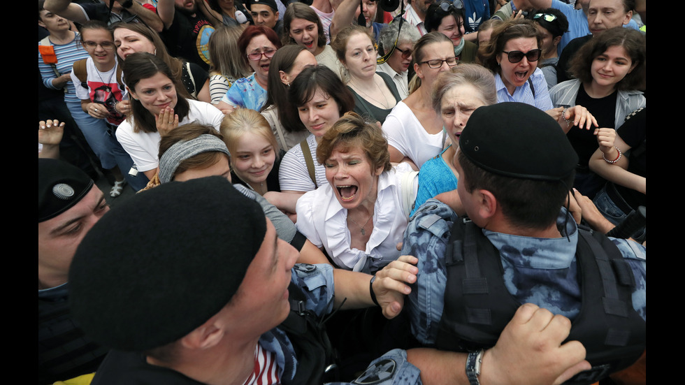 Десетки арестувани на протест в Москва