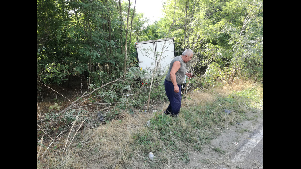 Два камиона се удариха на пътя Казанлък - Стара Загора