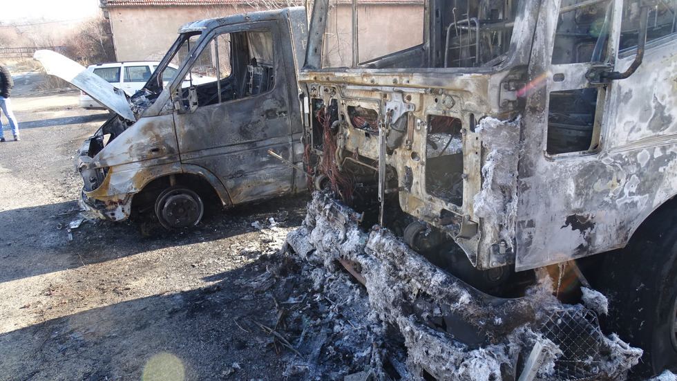 Запалиха три автовоза в Дупница