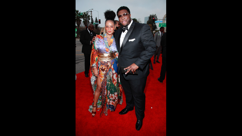 Стил и сексапил завладяха червения килим на наградите „Грами”