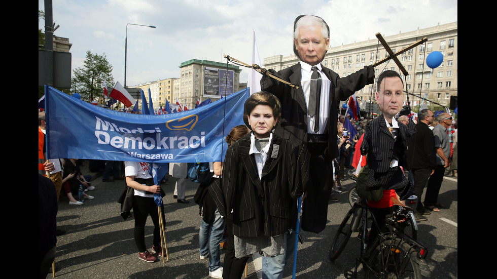 Хиляди протестираха срещу правителството в Полша
