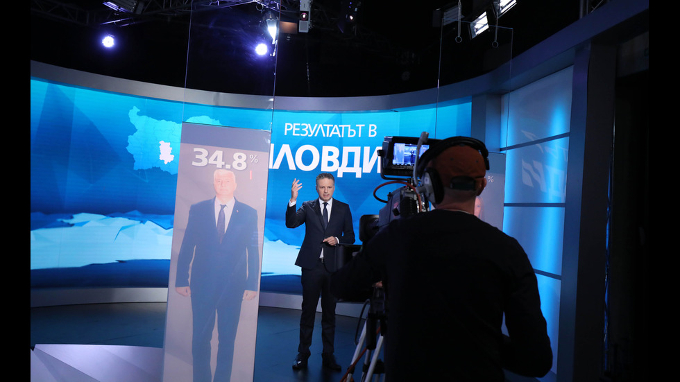 Изборното студио на NOVA - в и зад кадър