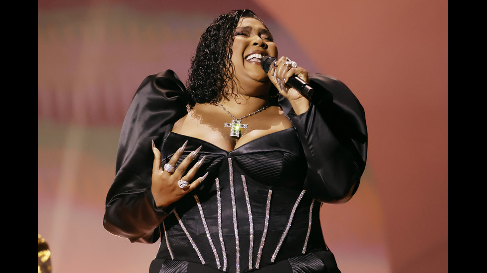 ОНЛАЙН ЛЮБОВ: Звезди, използвали приложения за запознанства