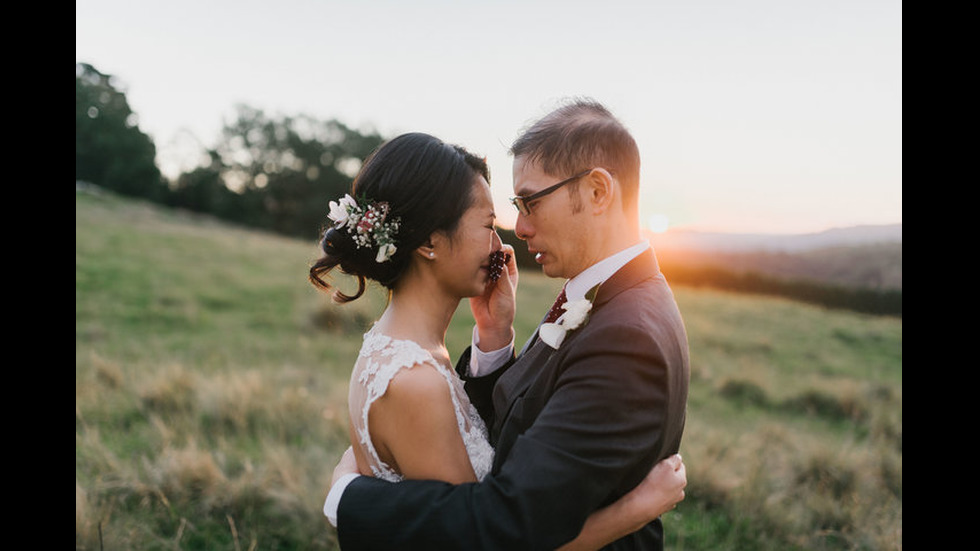 ТРОГАТЕЛНО: Сватбена снимка разплака милиони в интернет