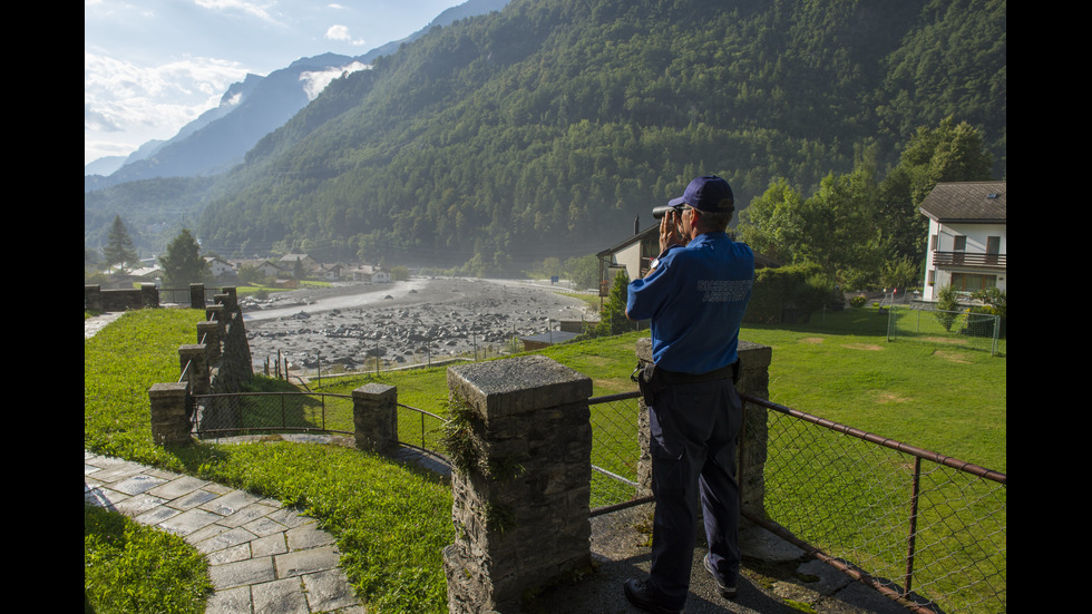 Осем души са в неизвестност след свлачище в Швейцария