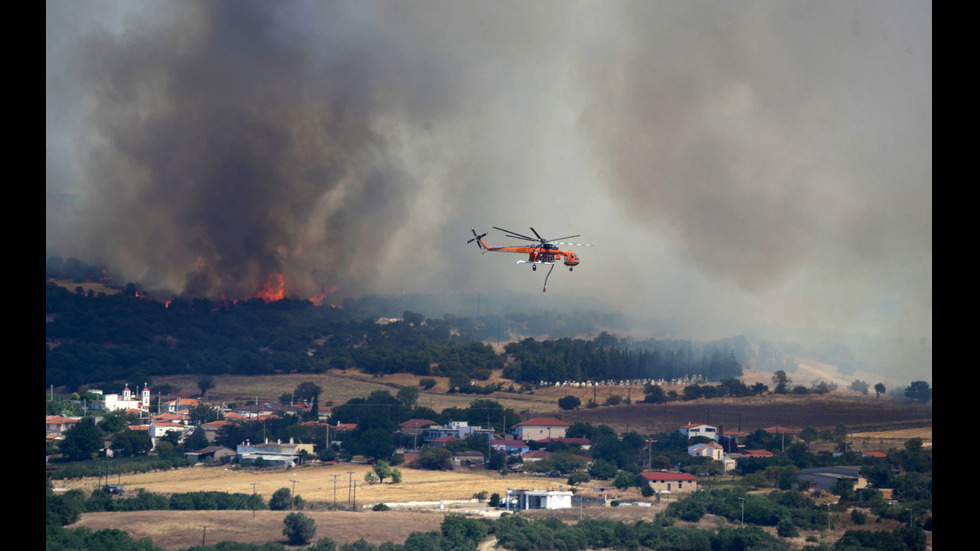 Пожарите в Гърция взеха жертва, евакуират някои райони