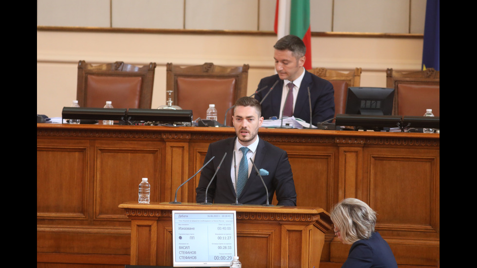 Депутатите обсъждат отстраняването на председателя на парламента