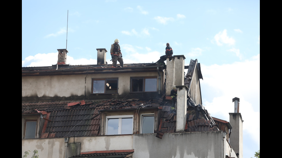 Пожар в жилищна сграда в София