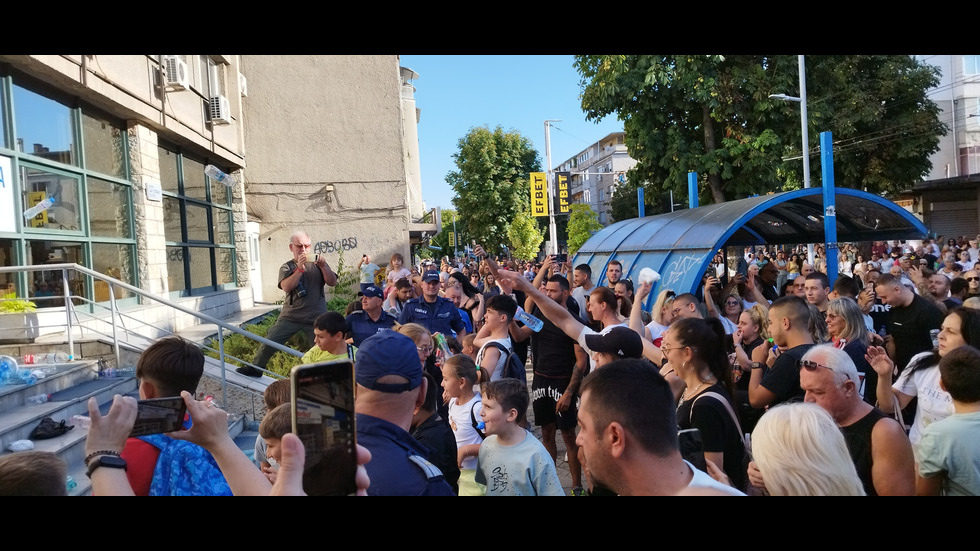 Протест блокира Плевен: Хиляди излязоха на улицата заради безводието