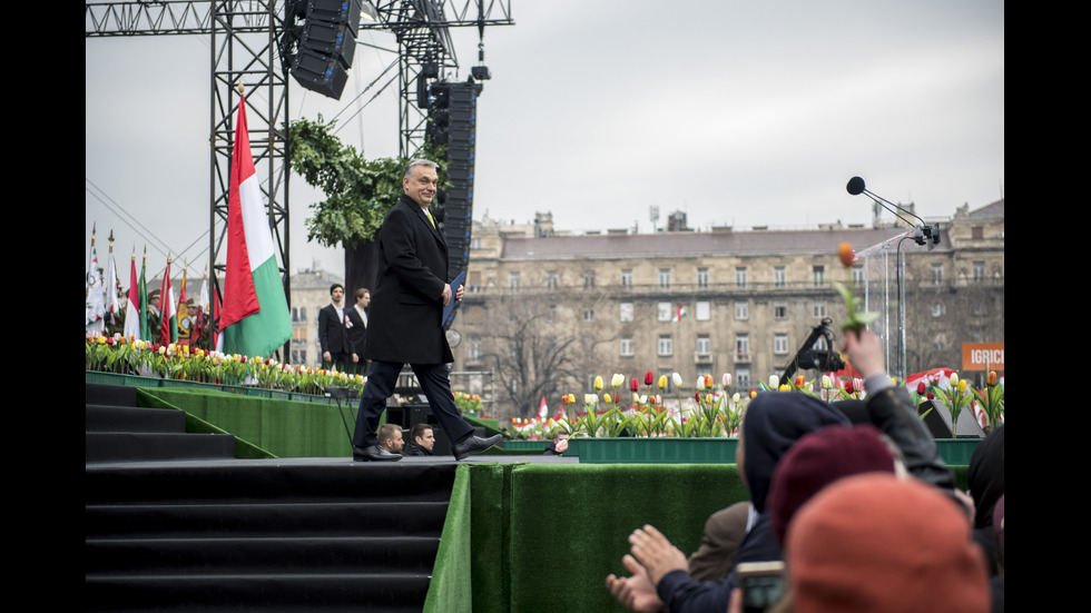 Десетки хиляди унгарци на демонстрация в подкрепа на Орбан