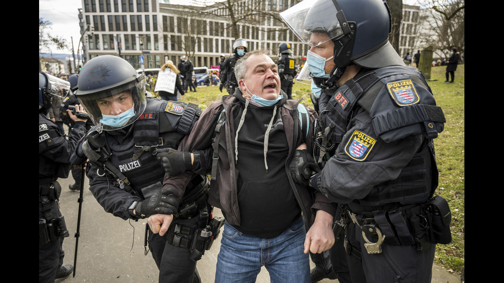 Сблъсъци с полицията по време на неразрешен протест в Германия