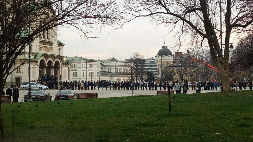 Изложиха за поклонение тленните останки на патриарха в „Св. Александър Невски”