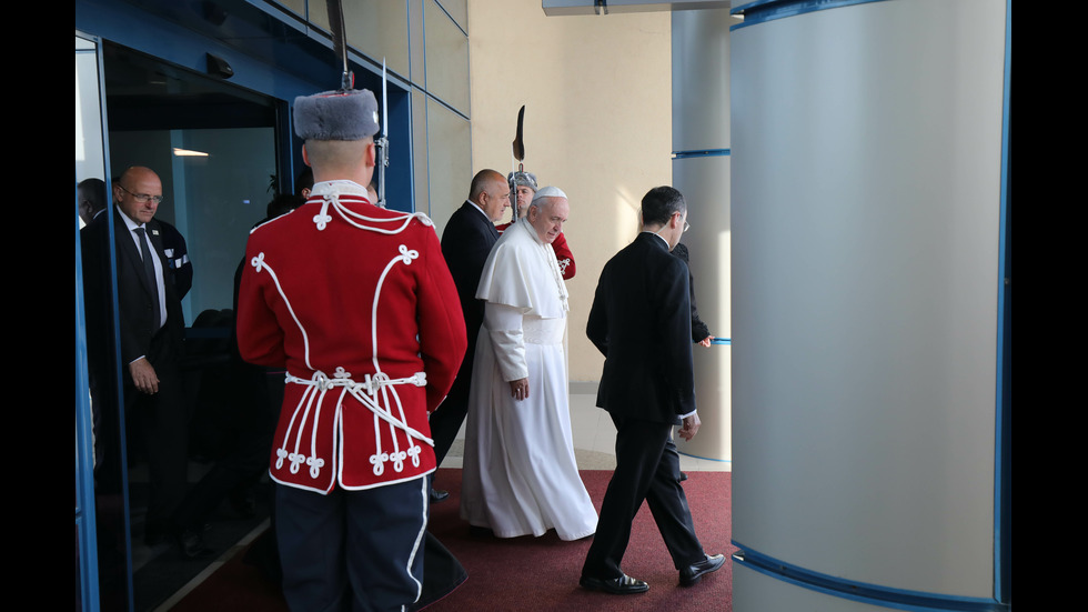Папа Франциск отлетя за Северна Македония