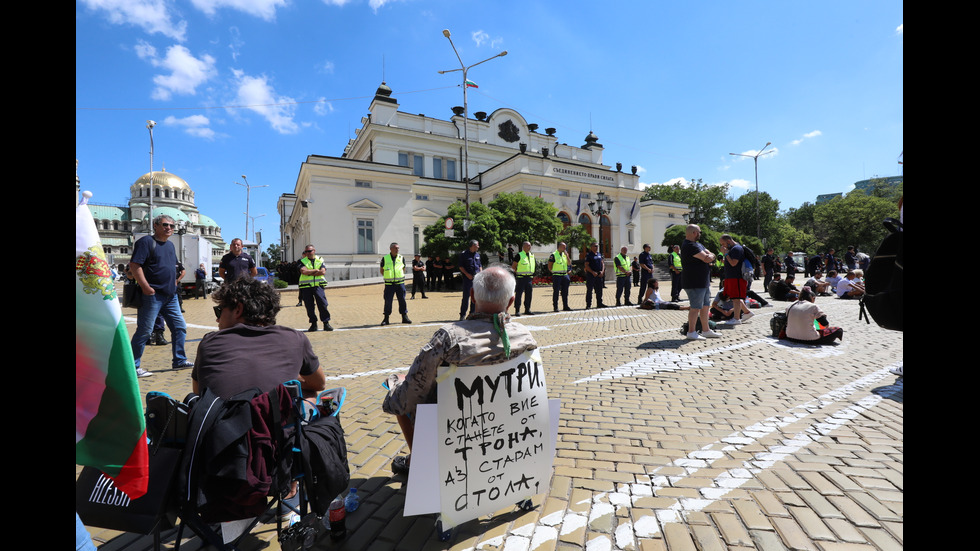 Антиправителствените протести минават в нова фаза