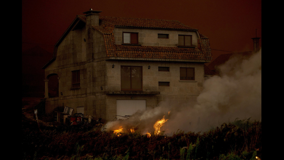 Горски пожари бушуват в Испания и Португалия, има загинали