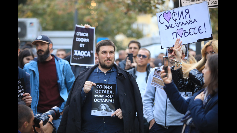 Протестиращи искат оставката на Йорданка Фандъкова