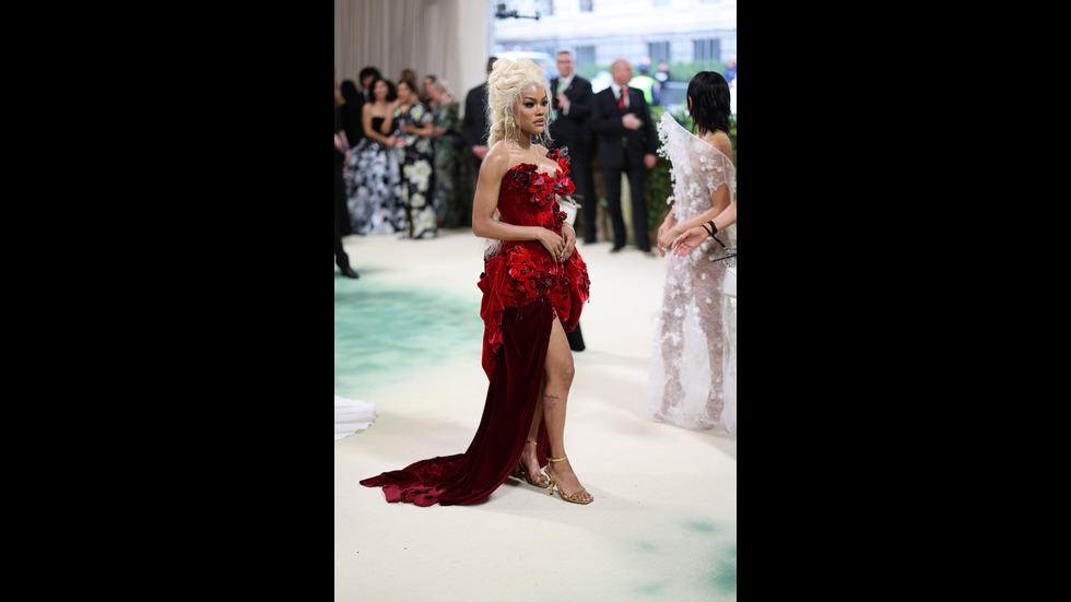 Звезди, блясък, смели и екстравагантни тоалети на Met Gala 2024