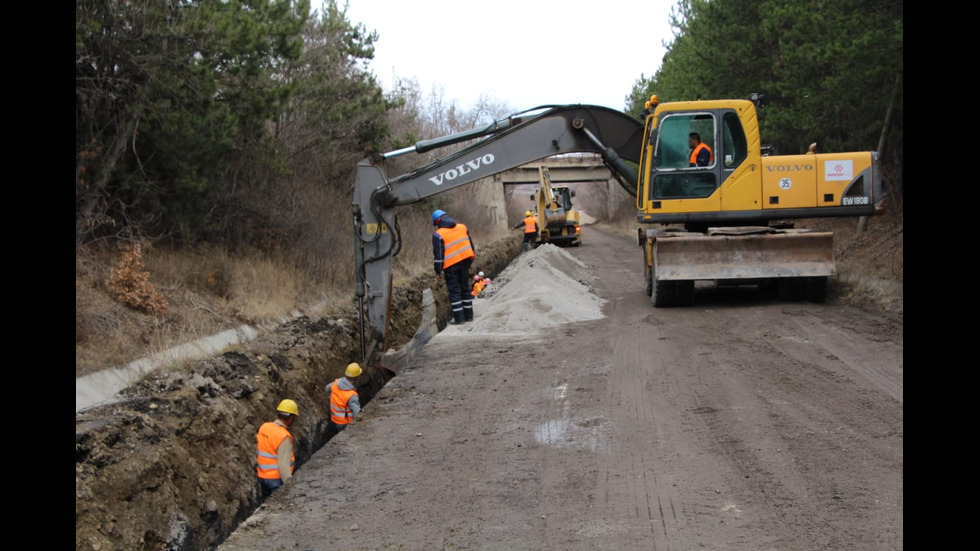 Борисов инспектира изграждането на спасителния тръбопровод за Перник