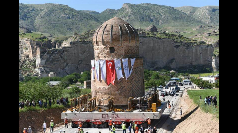 Гробница на 550 години в Турция беше преместена от мястото си