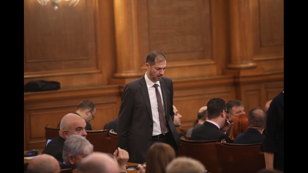 Парламентът решава дали да подкрепи проектокабинета "Габровски"