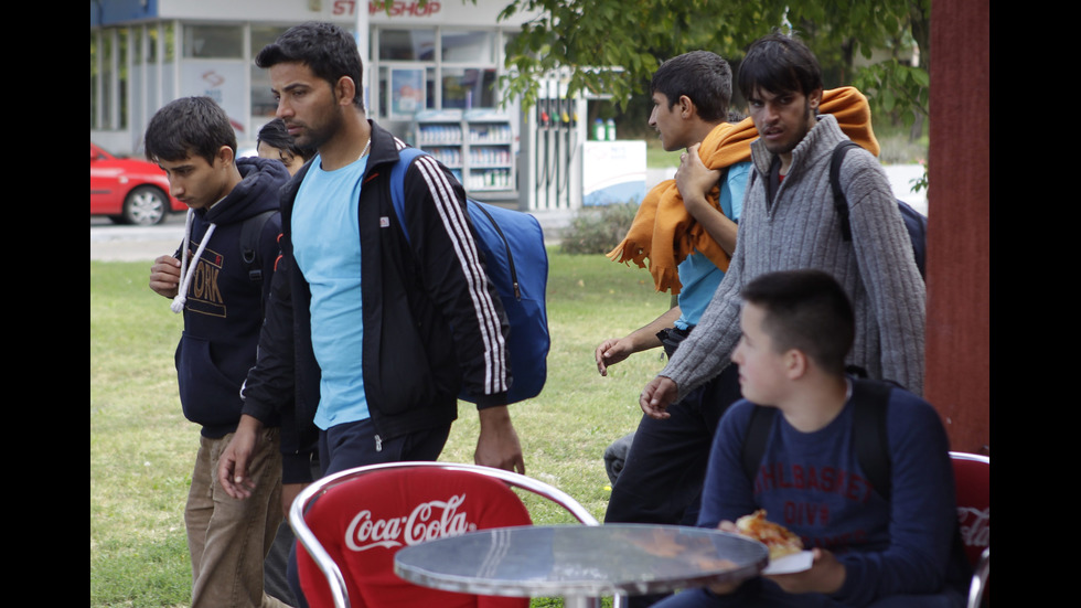 Стотици бежанци тръгнаха от Белград към границата с Унгария