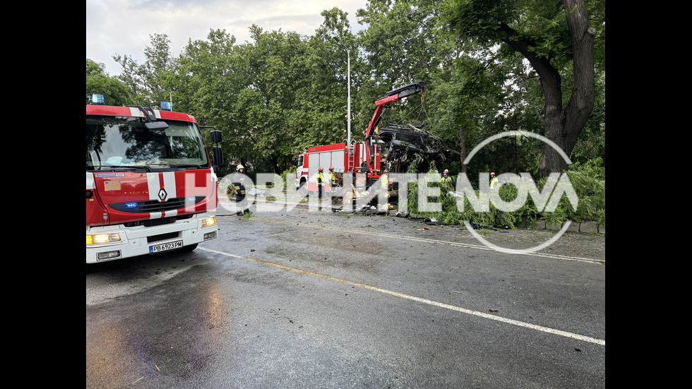 Двама младежи загинаха при тежка катастрофа в Пловдив