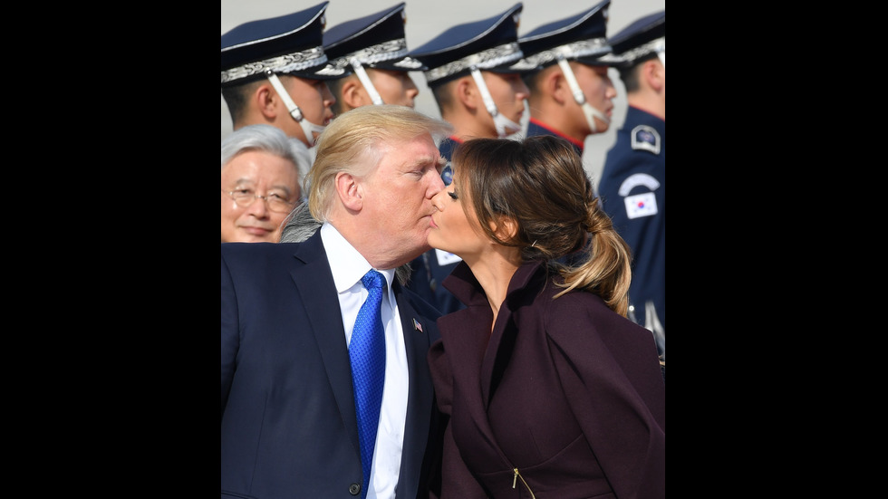 Доналд и Мелания Тръмп се целунаха