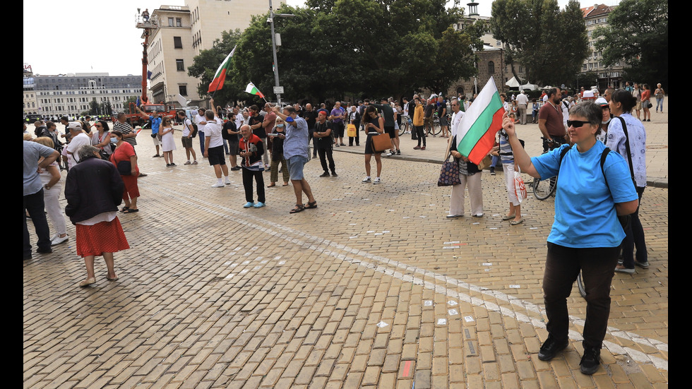 Протестиращи блокираха за кратко площад „Независимост”