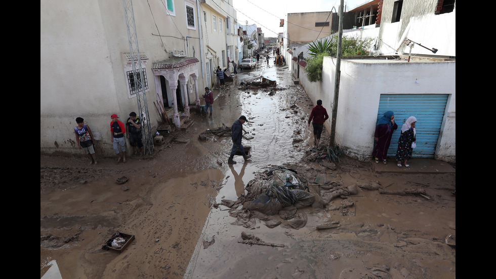 Огромни наводнения в Тунис взеха жертви