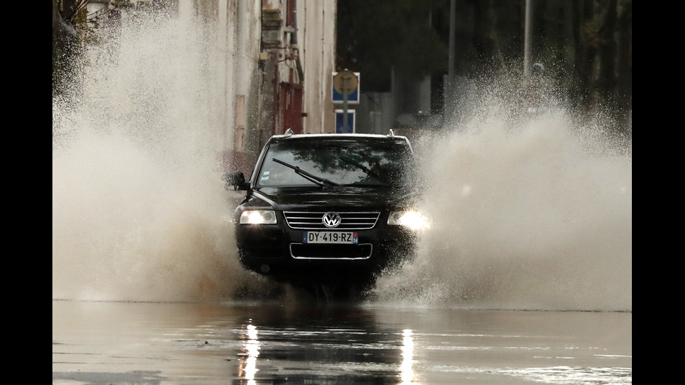 Проливни дъждове нанесоха сериозни щети в Южна Франция и Каталуния