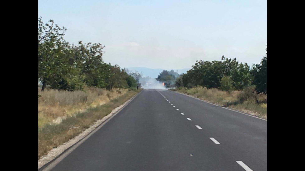 Тир се самозапали на пътя Пловдив-Карлово